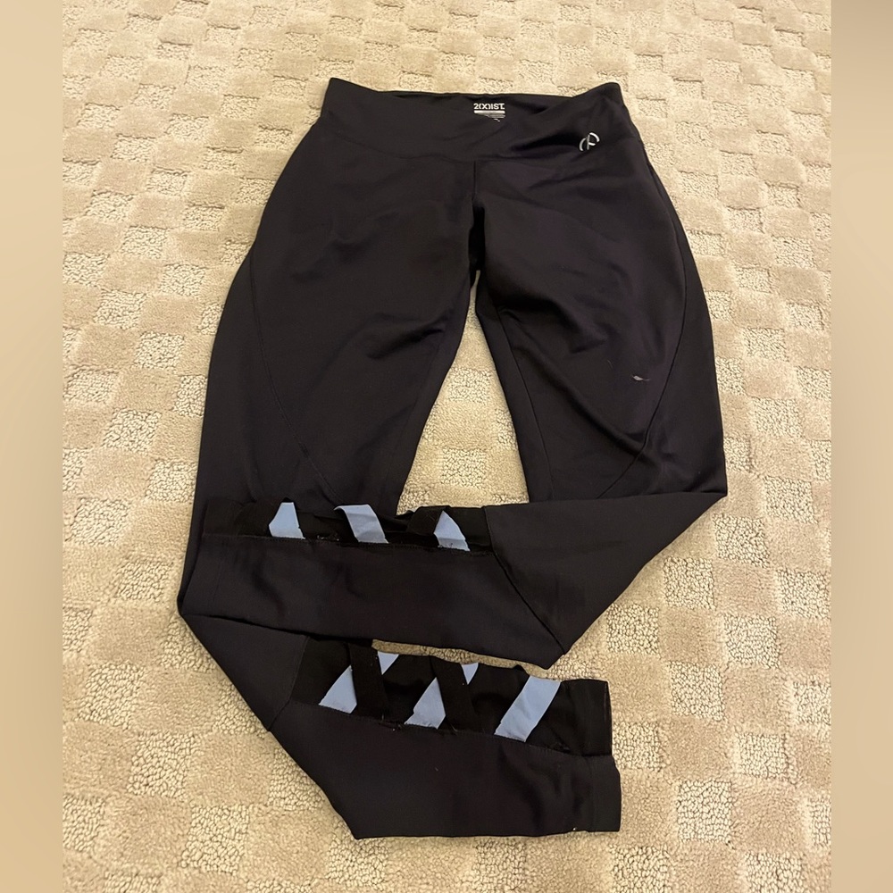 black workout leggings